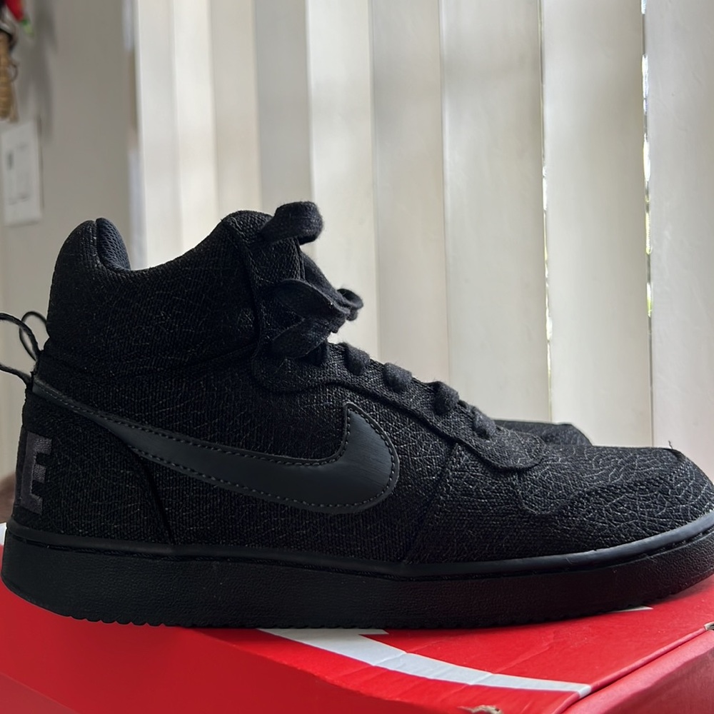 Black Nike high top court borough womens 8